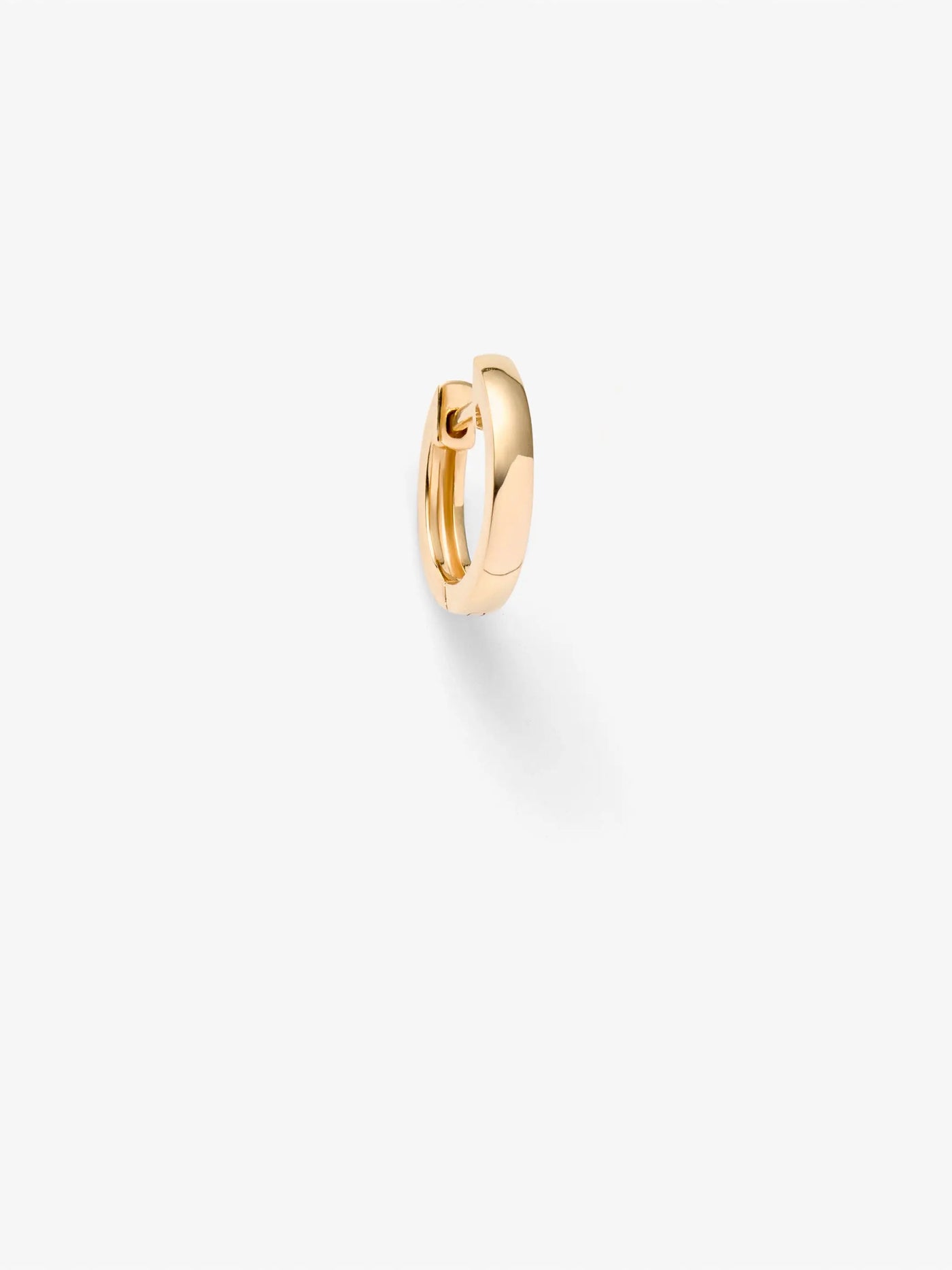 Single huggie earring in 18k solid yellow gold, are hinged for easy on and off