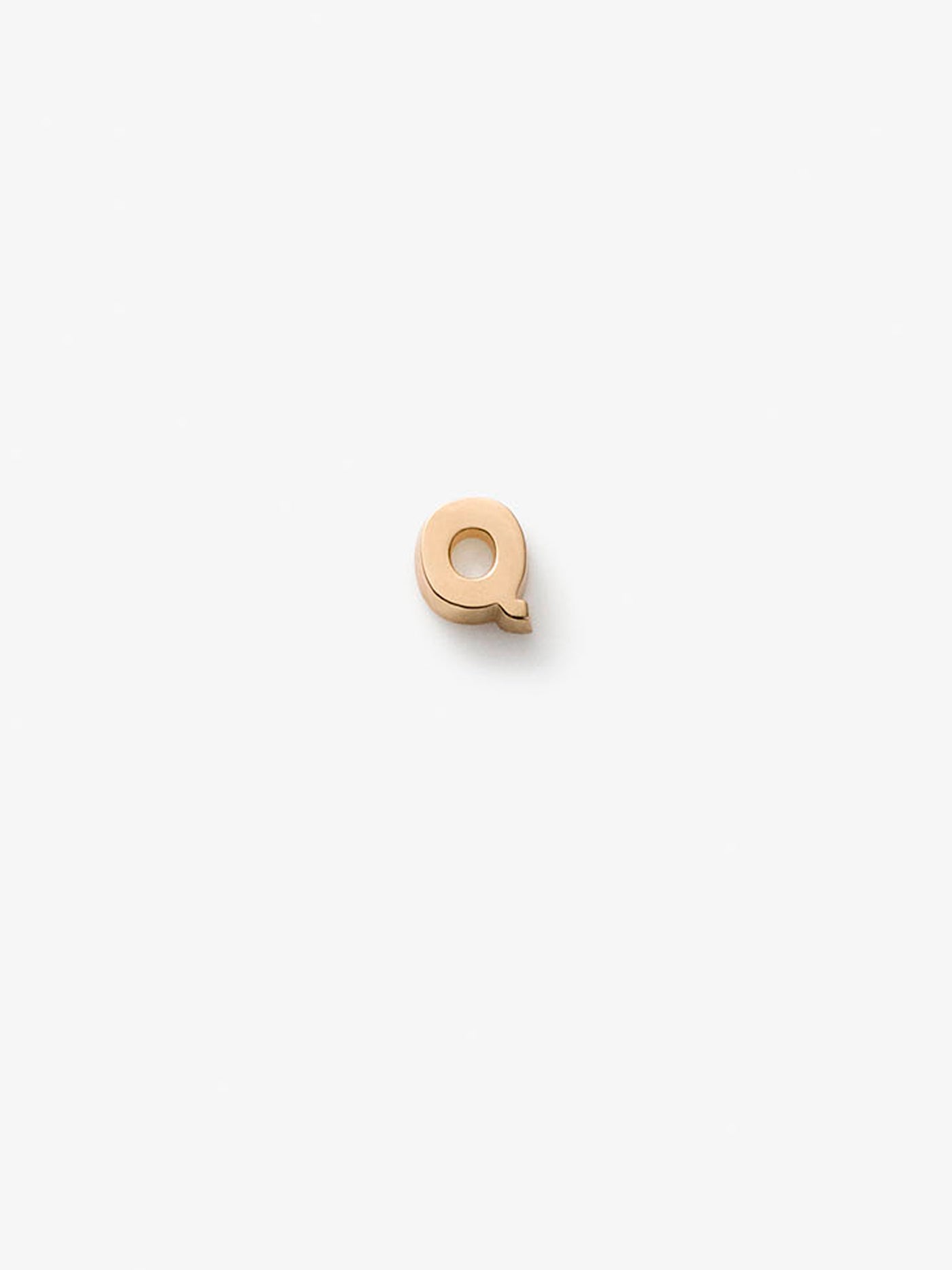 One Letter Q in 18k Gold
